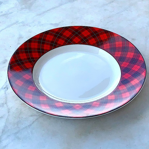 222 FIFTH CHRISTMAS PLAID SALAD PLATE 8 3/4TH INCH RED BLACK GREEN - Picture 3 of 4